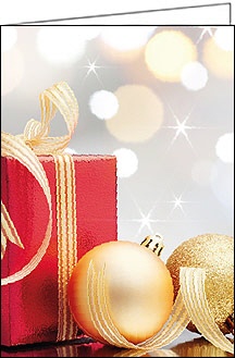 Weihnachtskarte mit Geschenk und Weihnachtskugeln